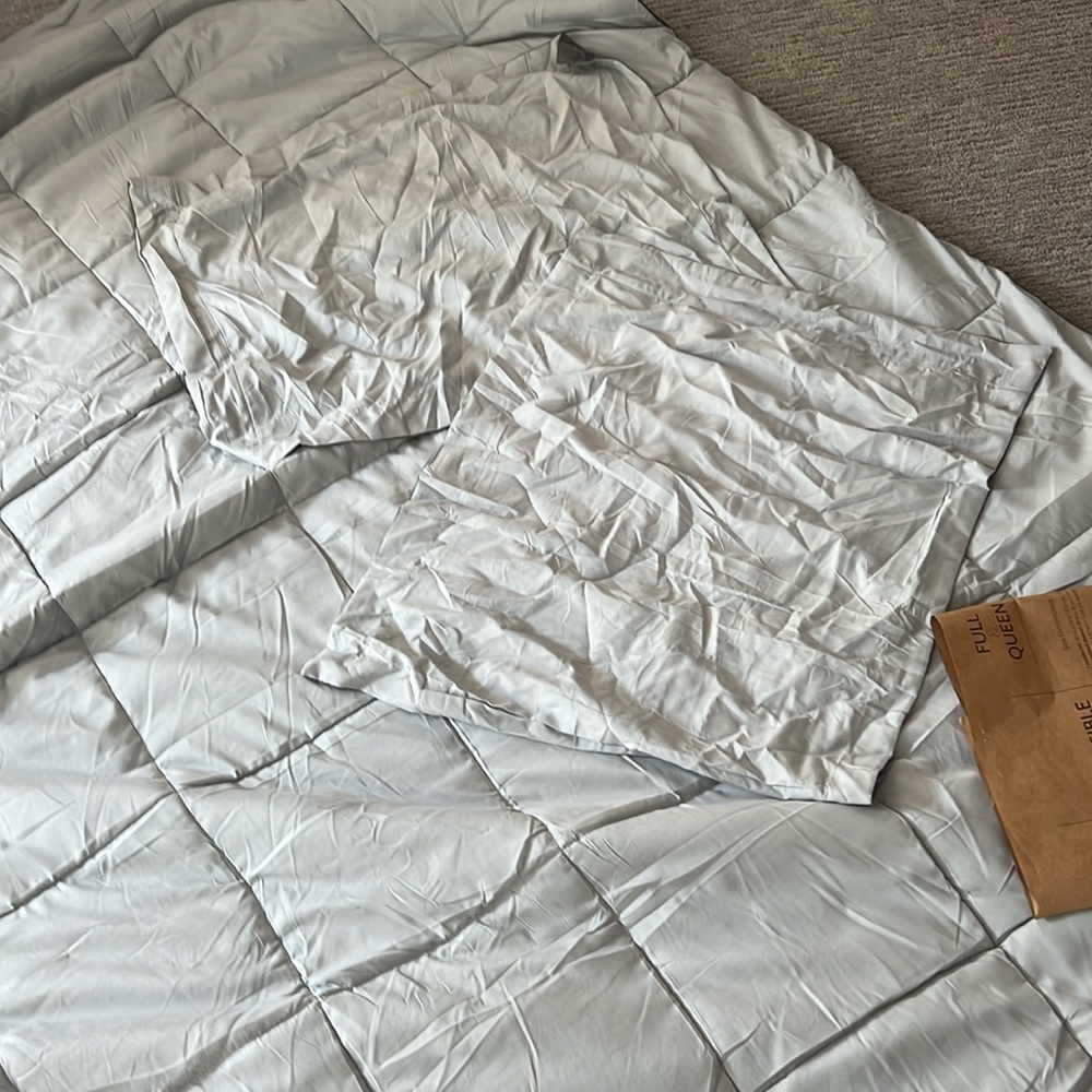 Reversible down, alternative comforter set - Picture 6 of 7